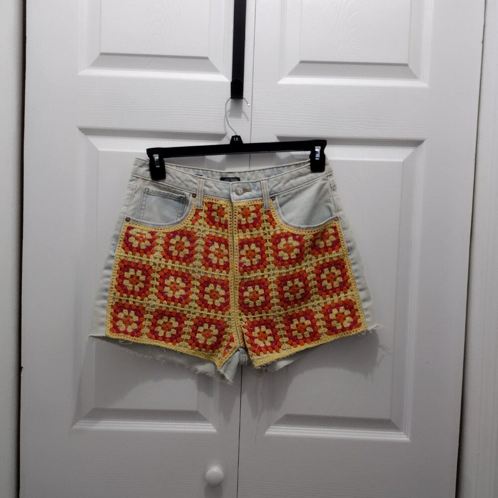 Wild Fable Crochet Denim Shorts Women’s Boho Granny Square Festival Size 10 - Picture 6 of 9